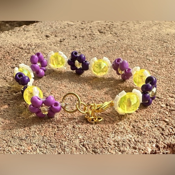 Purple & Yellow Floral Beaded Bracelet w Gold Colored Clasp - Picture 2 of 3